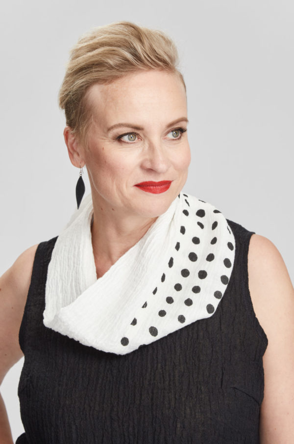 Tube scarf, dotted, white/black